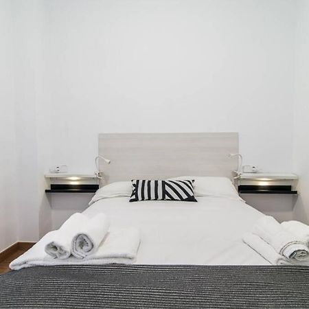 #15Pin-2 Apartamento De Un Dormitorio Plaza Castilla Madrid Buitenkant foto