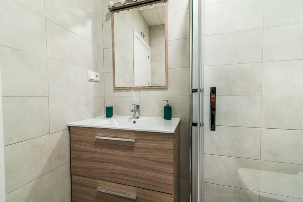 #15Pin-2 Apartamento De Un Dormitorio Plaza Castilla Madrid Buitenkant foto