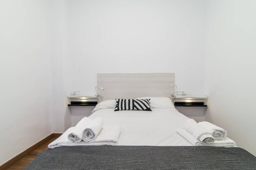 #15Pin-2 Apartamento De Un Dormitorio Plaza Castilla Madrid Buitenkant foto