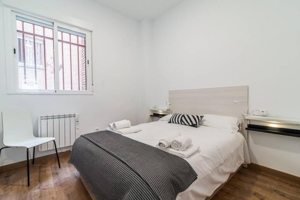 #15Pin-2 Apartamento De Un Dormitorio Plaza Castilla Madrid Buitenkant foto