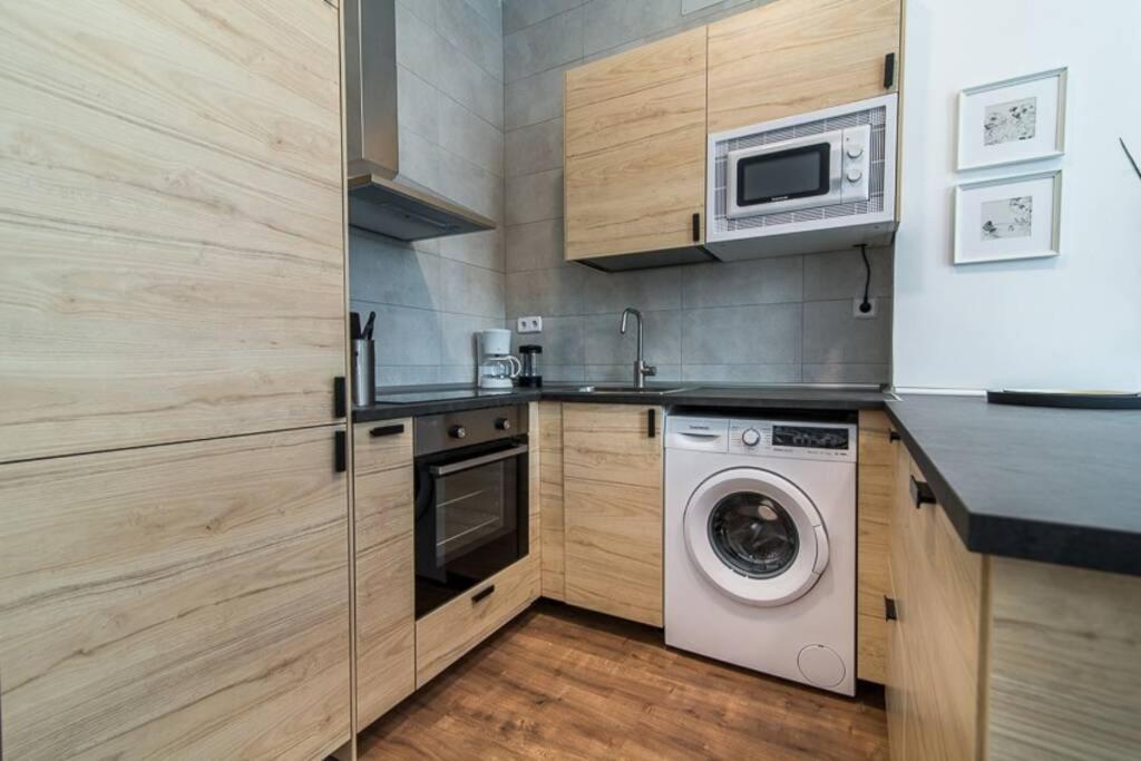 #15Pin-2 Apartamento De Un Dormitorio Plaza Castilla Madrid Buitenkant foto